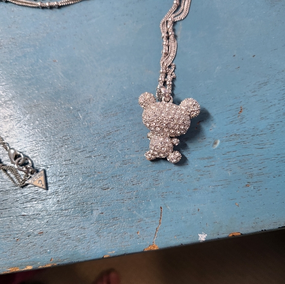 Gorgeou Guess mouse neclace - Picture 3 of 7